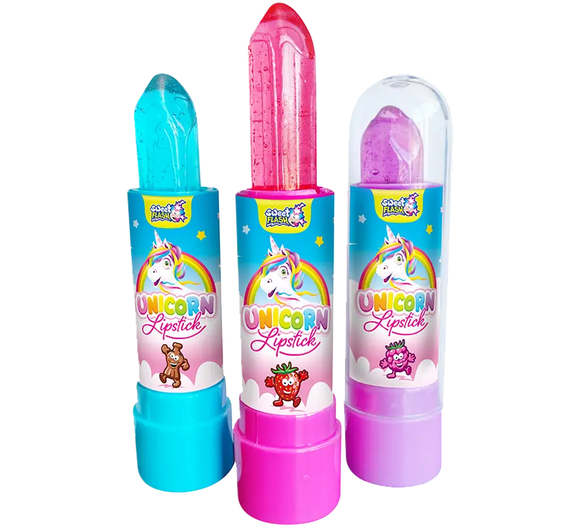 Drei bunte Lippenstifte in Einhorn-Design: blau, pink und lila, verpackt in auff&auml;lligen H&uuml;llen.