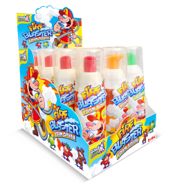Un espositore con sei flaconi di "Fire Blaster Foam" giocattolo, tappi colorati e grafiche in stile fumetto.